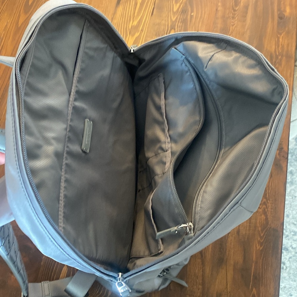 Tumi Backpack - Picture 3 of 3